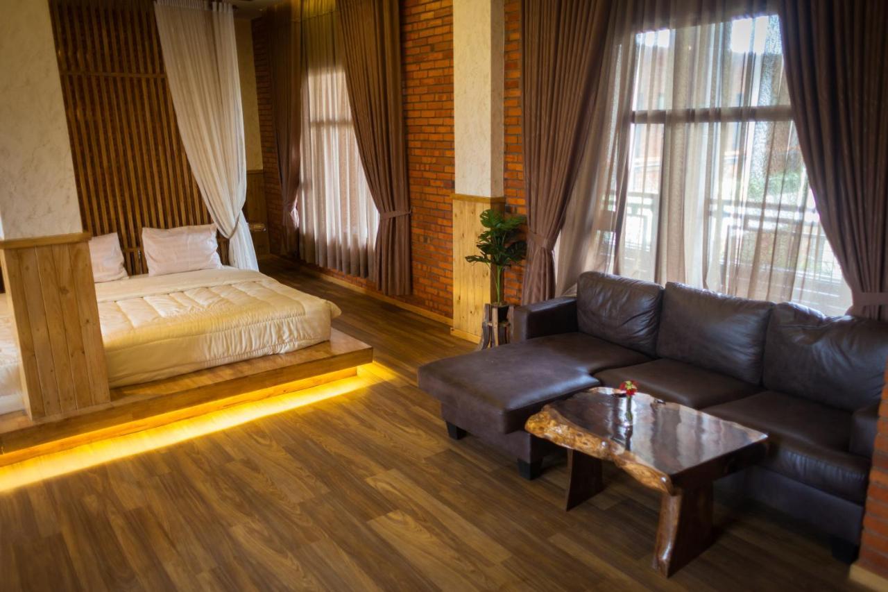 Pariban Hotel بيراستاغي المظهر الخارجي الصورة