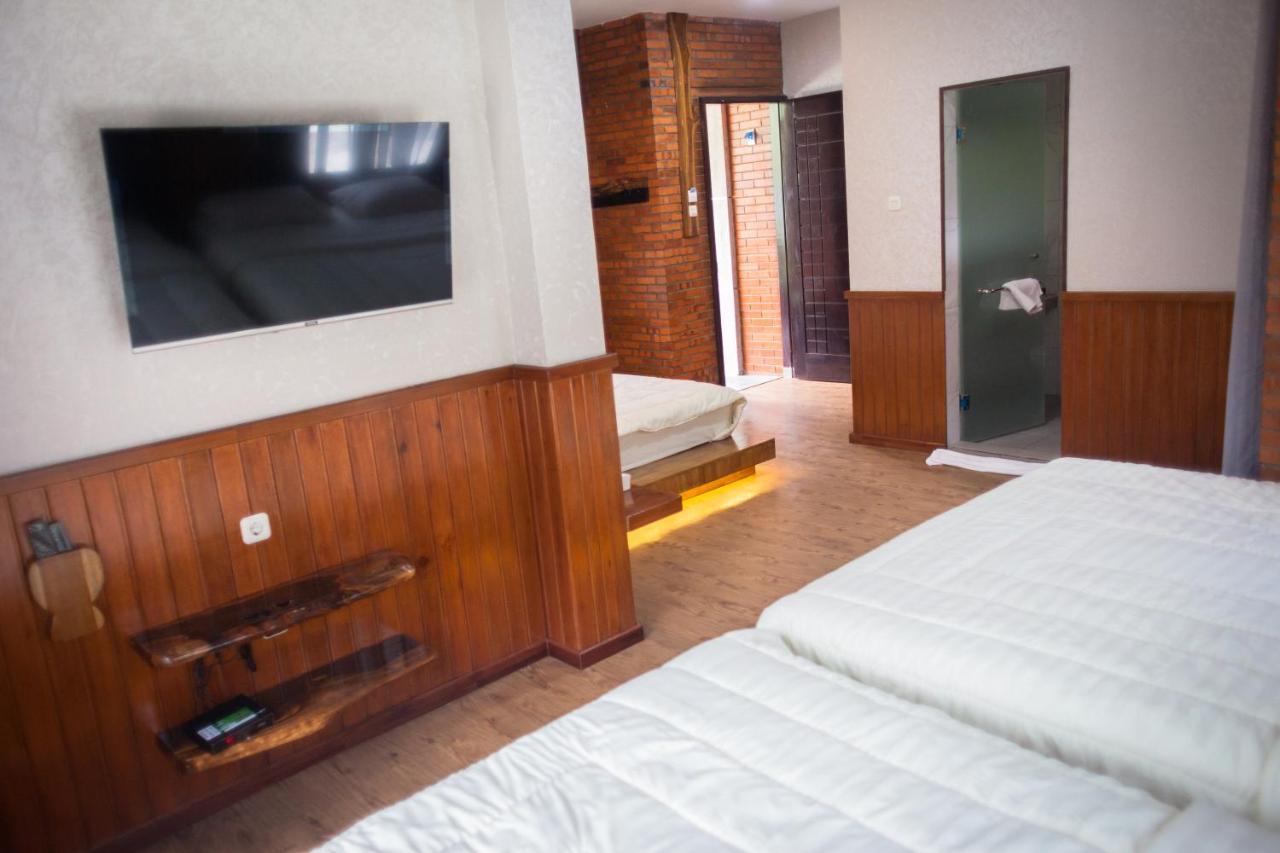 Pariban Hotel بيراستاغي المظهر الخارجي الصورة