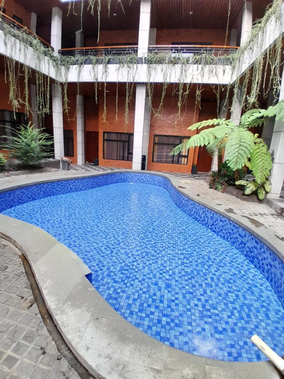 Pariban Hotel بيراستاغي المظهر الخارجي الصورة